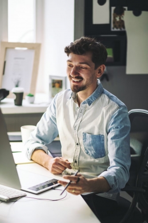 What jobs pay over &pound;40,000 a year without a degree?